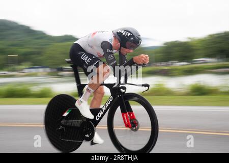 Oak Ridge, Tennessee, USA. 22 giugno 2023. USA Cycling Time Trial National Championships, Oak Ridge, Tennessee, USA. 22 giugno 2023. Brandon McNulty della squadra degli Emirati Arabi Uniti, vincitore della cronometro individuale maschile e campione nazionale. Crediti: Casey B. Gibson/Alamy Live News Foto Stock