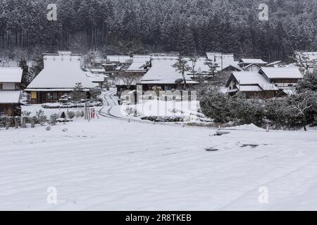 Kyoto Miyama Thatched Village in inverno Foto Stock