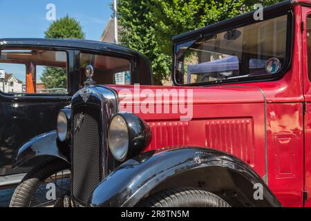 Una Austin Seven rossa ad una mostra d'auto d'epoca. Foto Stock