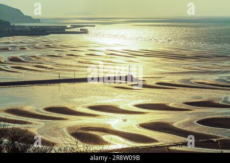 Modello di sabbia della spiaggia di Mikoshiorai e del mare Foto Stock