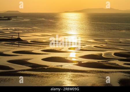 Modello di sabbia della spiaggia di Mikoshiorai e del mare Foto Stock