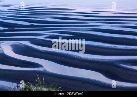 Modello di sabbia della spiaggia di Mikoshiorai e del mare Foto Stock