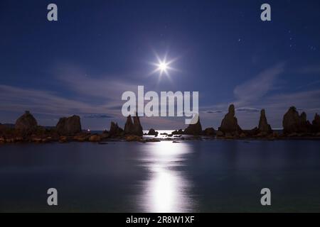 Hashikui rock and Moon Foto Stock