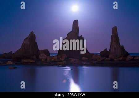 Hashikui rock and Moon Foto Stock