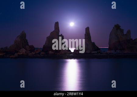 Hashikui rock and Moon Foto Stock