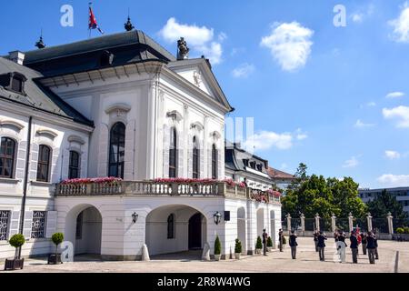 Cambio di guardia al Palazzo Grassalkovich - Bratislava, Slovacchia Foto Stock