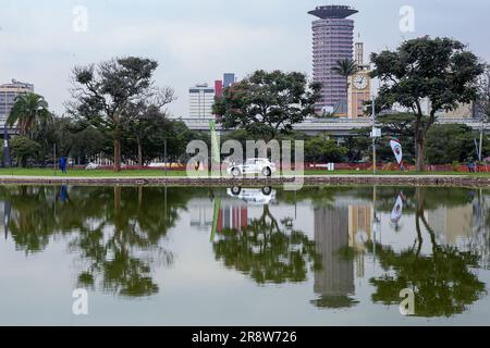 Nairobi, Kenya. 22 giugno 2023. L'autista svedese Solberg Oliver ha visto durante il ritiro della bandiera del WRC 2023 Safari Rally presso l'Uhuru Park Grounds di Nairobi. Il rally WRC 2023 Safari ha preso il via con la bandiera al Parco Nairobiís Uhuru e successivamente i piloti di rally si sono diretti ai terreni Kasarani per la Super Special Stage. Quest'anno la competizione di rally segna 70 anni di corsa come Safari Rally. Il WRC 2023 Safari rally è previsto per giovedì 22 giugno a domenica 25 giugno 2023 nella contea di Nairobi e Naivasha, nella contea di Nakuru in Kenya. Credito: SOPA Images Limited/Alamy Live News Foto Stock