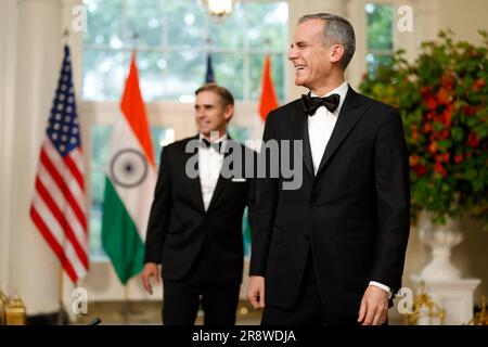 Washington, DC, US, 22 giugno 2023. Washington, Stati Uniti. 22 giugno 2023. Eric Garcetti, ambasciatore degli Stati Uniti in India, arriva per partecipare a una cena di stato in onore del primo ministro indiano Narendra modi ospitata dal presidente degli Stati Uniti Joe Biden e dalla First Lady Jill Biden alla Casa Bianca di Washington DC, Stati Uniti, giovedì 22 giugno, 2023. Biden e modi annunciarono una serie di accordi commerciali e di difesa volti a migliorare i legami militari ed economici tra le loro nazioni durante una visita di stato alla Casa Bianca oggi. Foto di Ting Shen/Pool/ABACAPRESS.COM credito: Abaca Press/Alamy Live News Foto Stock