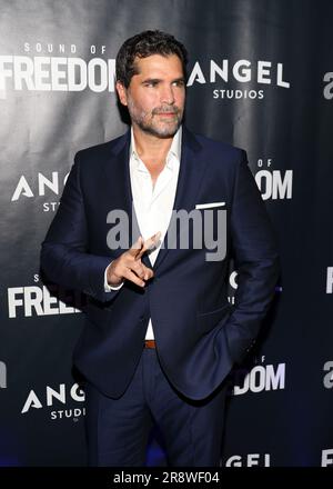 Miami Beach, FL-22 GIUGNO: L'attore Eduardo Verástegui è visto durante la prima del film "Sound of Freedom" il 23 giugno 2022 a Miami Beach, Florida. (Foto di Alberto E. Tamargo/Sipa USA) Foto Stock