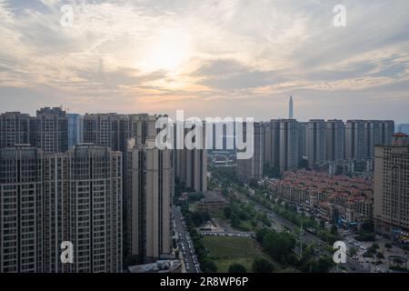 La città di Chengdu al tramonto. Foto Stock