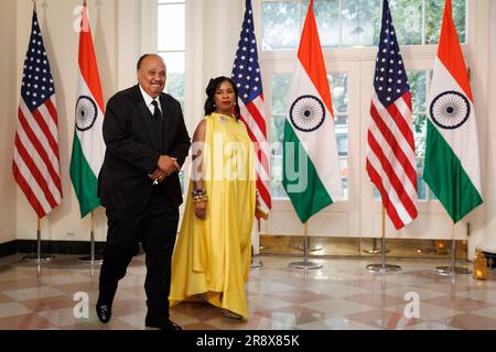 Washington, USA. 22 giugno 2023. Martin Luther King III, a destra, e Arndrea Waters King, arrivano per partecipare a una cena di stato in onore del primo ministro indiano Narendra modi, ospitata dal presidente degli Stati Uniti Joe Biden e dalla First Lady Jill Biden alla Casa Bianca di Washington DC, Stati Uniti, giovedì 22 giugno, 2023. Biden e modi annunciarono una serie di accordi commerciali e di difesa volti a migliorare i legami militari ed economici tra le loro nazioni durante una visita di stato alla Casa Bianca oggi. Fotografo: Ting Shen/Pool/Sipa USA credito: SIPA USA/Alamy Live News Foto Stock