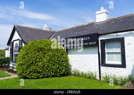 Gretna Green, famoso negozio Blacksmiths, sede per matrimoni a Gretna Green Dumfries e Galloway, Scozia, Regno Unito, Europa Foto Stock