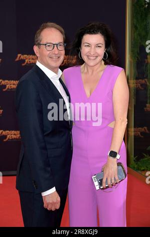 Alexander Dobrindt und Dorothee Bär bei der Premiere des Kinofilms "Indiana Jones and the Dial of Destiny / Indiana Jones und das Rad des Schicksals" im Zoo Palast. Berlino, 22.06.2023 Foto Stock