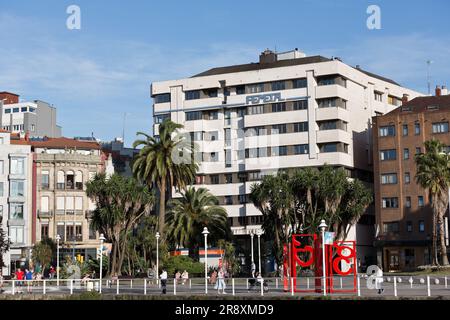 Gijón, Asturie, Spagna settentrionale. Puerto Deportivo (noto anche come El Muelle), si trova vicino al centro storico della città Foto Stock