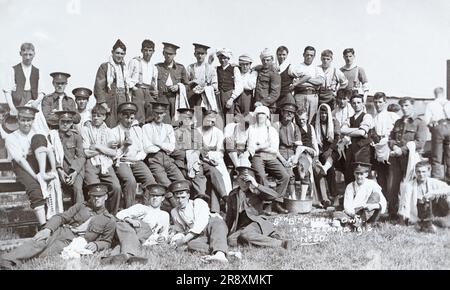 Uomini del 5th Battalion (Territorial) Queen's Own Royal West Kent Regiment a Seaford, Sussex, nel 1913. Foto Stock