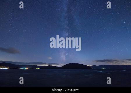 Il lago Towada e la via Lattea Foto Stock