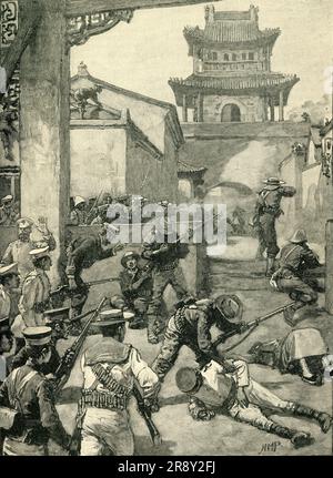 "The War in China: The Fighting at Tientsin", luglio 1900, (c1900). La battaglia di Tientsin durante la ribellione dei Boxer nella Cina settentrionale. Una forza militare multinazionale, che rappresentava l'Alleanza delle otto nazioni, salvò una popolazione assediata di cittadini stranieri nella città di Tientsin (Tianjin) sconfiggendo l'esercito imperiale cinese e i Boxer. Da "Cassell's History of England, Vol. IX". [Cassell and Company, Limited, Londra, Parigi, New York &amp; Melbourne] Foto Stock