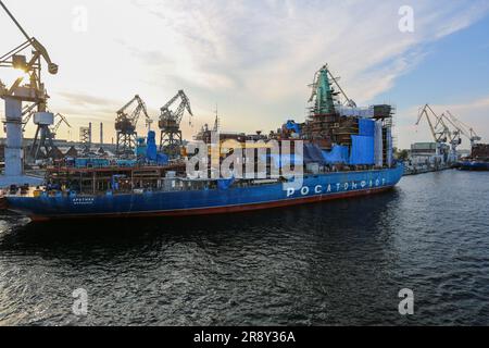 Rompighiaccio russo Arktika (Арктика), i rompighiaccio nucleari più grandi e potenti al mondo in costruzione, Baltic Shipyard, San Pietroburgo Foto Stock