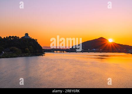 Castello di Inuyama e tramonto Foto Stock