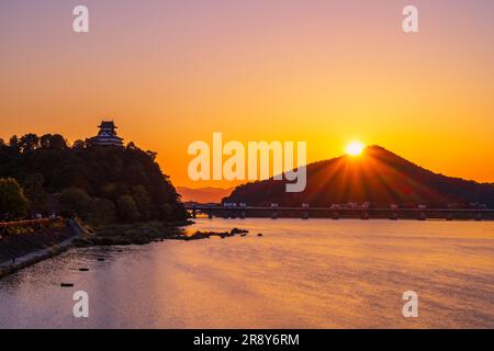 Castello di Inuyama e tramonto Foto Stock