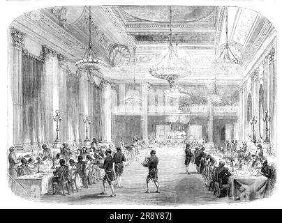 Gran banchetto per i Cavalieri di St. Patrick, al Castello di Dublino, 1857. "Un grande capitolo dell'ordine più illustre di San Patrick aveva held...in anni la camera di presenza... per l'investitura del Conte di Granard e del Visconte Gough, come Cavalieri dell'ordine... la cerimonia, che ha avuto inizio alle tre, è stata breve, ma di un carattere impressionante, E fu in ogni particolare condotto sotto la direzione di Sir Bernard Burke, il Re d'armi dell'Ulster, in stretta conformità con gli statuti e i precedenti... l'intera sala è stata recentemente dipinta e decorata, e l'effetto prodotto dal morbido Foto Stock