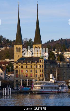 Chiesa cattolica di St. Leodegar a Lucerna Foto Stock