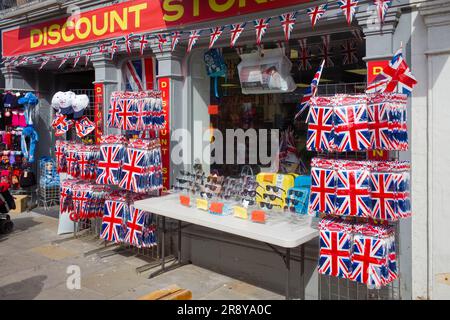 Bandiere e bunting union Jack in vendita nel negozio di articoli da regalo di Scarborough Foto Stock