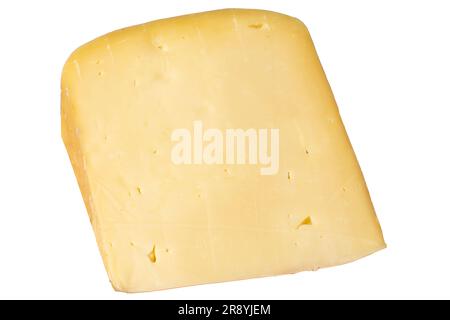 Vecchio formaggio cheddar. Tradizionale formaggio Cheddar turco a fette antiche, Kars, isolato su sfondo bianco. Prodotti lattiero-caseari Foto Stock
