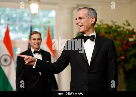 Washington, Stati Uniti. 22 giugno 2023. Eric Garcetti, ambasciatore degli Stati Uniti in India, arriva per partecipare a una cena di stato in onore del primo ministro indiano Narendra modi ospitata dal presidente degli Stati Uniti Joe Biden e dalla First Lady Jill Biden alla Casa Bianca di Washington DC giovedì 22 giugno 2023. Biden e modi annunciarono una serie di accordi commerciali e di difesa progettati per migliorare i legami militari ed economici tra le loro nazioni durante una visita di stato alla Casa Bianca oggi. Foto di Ting Shen/UPI credito: UPI/Alamy Live News Foto Stock