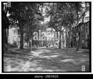 State Street, guardando verso il monumento Longfellow, Portland, me, tra il 1900 e il 1915. Foto Stock