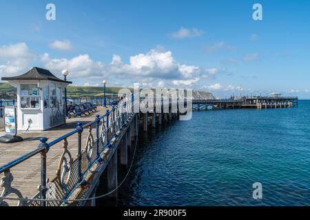 Peveril Point, Swanage, Regno Unito - 21 giugno 2023: Molo di Swanage aperto nel 1895. Foto Stock