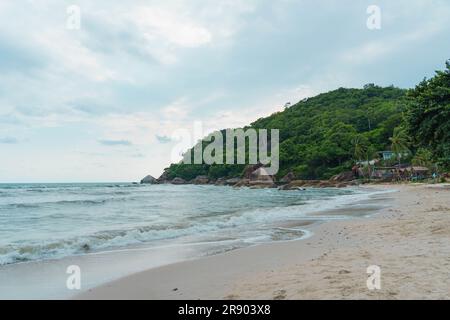Giornata nuvolosa a Crystal Bay Beach, Koh Samui, Thailandia Foto Stock