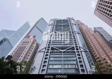 Hong Kong - 24 aprile 2023: L'HSBC Main Building, sede della HSBC Limited a Central, progettato da Norman Foster Foto Stock