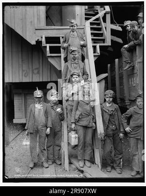 Breaker Boys, Woodward Coal Mines, Kingston, Pa., c1900. Foto Stock