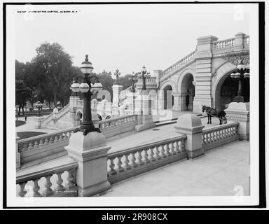 Steps of the Capitol, Albany, N.Y., tra il 1900 e il 1906. Foto Stock