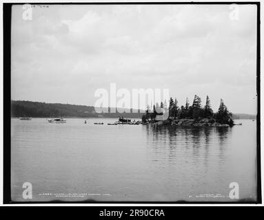 Chapel Island, Upper Saranac Lake, Adirondack Mountains, c1902. Foto Stock