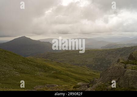 vista dal vecchio coniston sulla regione dei laghi della cumbria Foto Stock