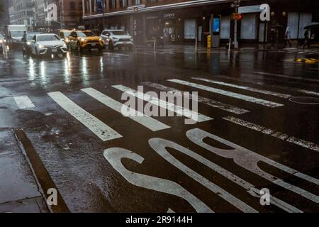 Traffico a Chelsea a Manhattan a New York nel 2023 giugno 2023. (© Richard B. Levine) Foto Stock