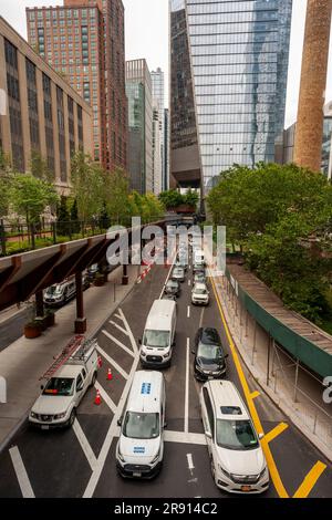 Il traffico torna a New York avvicinandosi al Lincoln Tunnel giovedì 22 giugno 2023, 2023. (© Richard B. Levine) Foto Stock