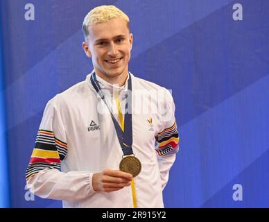 Cracovia, Polonia. 23 giugno 2023. Karateka Quentin Mahauden, vincitrice della medaglia di bronzo, raffigurata sul podio della categoria maschile -75kg, nella terza giornata dei Giochi europei, a Cracovia, in Polonia, venerdì 23 giugno 2023. I III Giochi europei, informalmente noti come Cracovia-Malopolska 2023, sono un evento sportivo internazionale in programma che si terrà dal 21 giugno al 02 luglio 2023 a Cracovia e Malopolska, in Polonia. BELGA PHOTO TEAM BELGIUM Credit: Belga News Agency/Alamy Live News Foto Stock