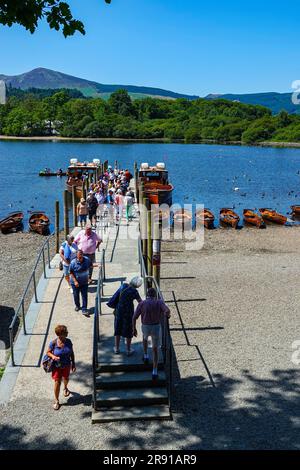 Le code per il traghetto, Derwent Water, Keswick, popolare il Lake District inglese, Cumbria, a giugno, tempo estivo Foto Stock