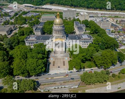 Charleston, West Virginia, Stati Uniti. 11th maggio, 2023. Veduta aerea del Campidoglio dello Stato della Virginia Occidentale, sede del governo dello Stato degli Stati Uniti della Virginia Occidentale, e ospita la Legislatura della Virginia Occidentale e l'ufficio del Governatore della Virginia Occidentale. (Credit Image: © Walter G. Arce Sr./ZUMA Press Wire) SOLO PER USO EDITORIALE! Non per USO commerciale! Foto Stock