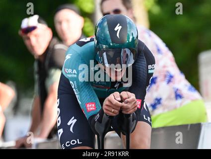 23 giugno 2023, Baden-Württemberg, Bad Dürrheim: Ciclismo: Campionati tedeschi, Donaueschingen - Bad Dürrheim, cronometro individuale uomini élite: Nils Politt del Team Bora Hansgrohe sta per vincere. Foto: Bernd Weißbrod/dpa Foto Stock