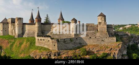 Castello panoramico nella parte storica di Kamianets-Podilskyi, Ucraina. Si tratta di un ex castello ruteno-lituano e di una successiva fortezza polacca in tre parti Foto Stock