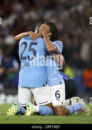 ISTANBUL - (LR) Manuel Akanji del Manchester City FC, Nathan Ake del Manchester City FC celebra la vittoria durante la finale di UEFA Champions League tra Manchester City FC e FC Inter Milan all'Ataturk Olympic Stadium il 10 giugno 2023 a Istanbul, Turchia. AP | altezza olandese | MAURIZIO DI PIETRA Foto Stock