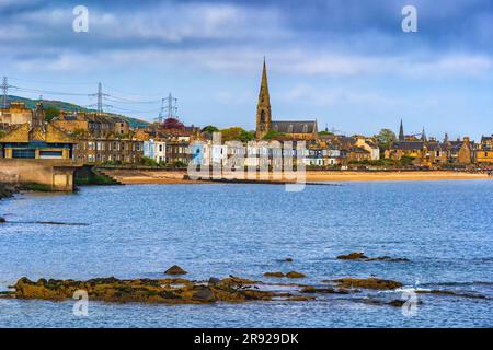 Regno Unito, Scozia, Edimburgo, Portobello Beach con case sullo sfondo Foto Stock