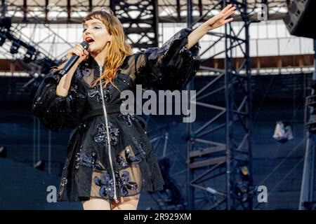 Napoli, Italia. 21 giugno 2023. Concerto live dei Chvrches allo stadio Diego Armando Maradona di Napoli Italia 21 giugno 2023 (foto di Andrea Ripamonti/NurPhoto) credito: NurPhoto SRL/Alamy Live News Foto Stock