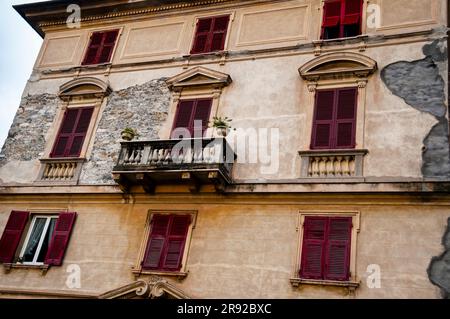 Architettura classica nella cittadina balneare di Rapallo, Italia. Foto Stock