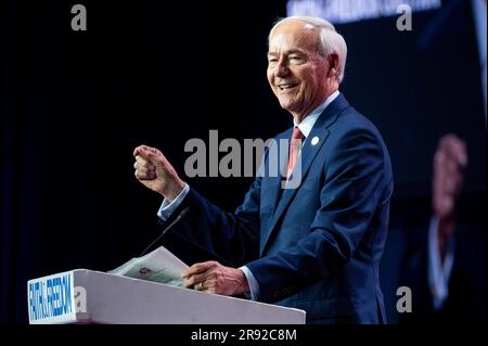 23 giugno 2023, Washington, District of Columbia, USA: ASA HUTCHINSON, Ex governatore dell'Arkansas, parlando alla Conferenza della Faith & Freedom Coalition Road to Majority Policy Conference a Washington, DC. (Immagine di credito: © Michael Brochstein/ZUMA Press Wire) SOLO USO EDITORIALE! Non per USO commerciale! Foto Stock