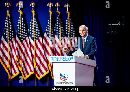 23 giugno 2023, Washington, District of Columbia, USA: ASA HUTCHINSON, Ex governatore dell'Arkansas, parlando alla Conferenza della Faith & Freedom Coalition Road to Majority Policy Conference a Washington, DC. (Immagine di credito: © Michael Brochstein/ZUMA Press Wire) SOLO USO EDITORIALE! Non per USO commerciale! Foto Stock